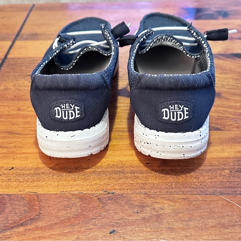 Hey Dude Navy Slip-On Shoe. Good condition. Size 7 - Picture 3 of 6